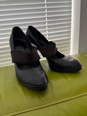 Tod's Black Leather Mary Jane Heels with Wide Strap